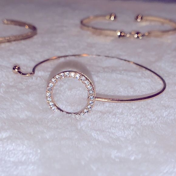 🌺 3/$15 🌺 Bracelets in Gold - Picture 4 of 11